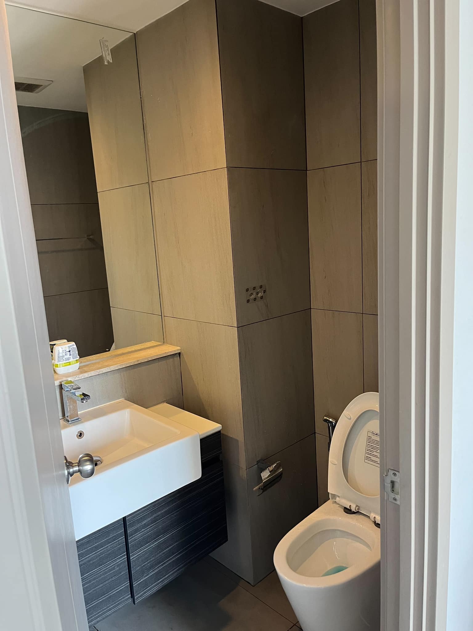 ปล่อยเช่าคอนโด The Politan Rive (เดอะ โพลิแทน รีฟ) - 1ห้องนอน 1ห้องน้ำ 1ห้องนั่งเล่น 1ห้องครัว - ใกล้ MRTพระนั่งเกล้า - ขนาดห้อง 25 ตรม. ชั้น 33