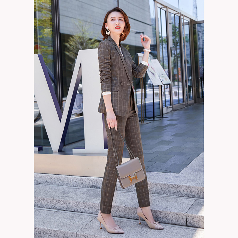 kudapy ชุดสูททำงานผู้หญิงสีช็อกโกแลตลายตารางพร้อมกางเกง