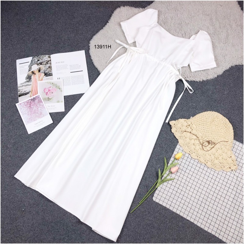 kudapy แม็กซี่เดรสยาวสีขาว,สีเขียว,สีเหลือง เจาะเอวด้านข้าง รูดปรับขนาดเอวเองได้ แขนจีบตุ๊กตา ซิปหลัง ผ้าซาร่าสีพื้น