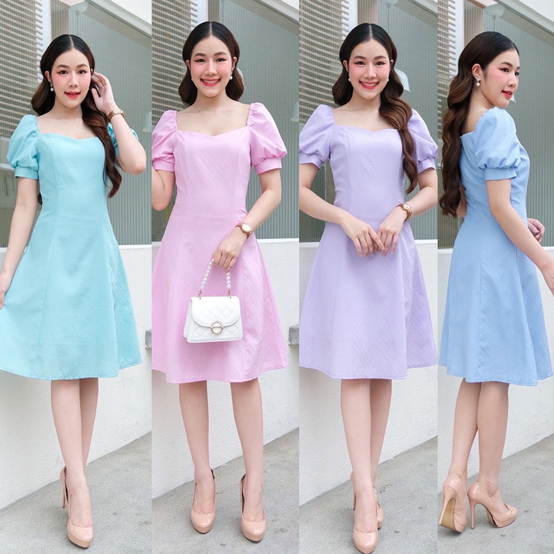 kudapy เดรสสั้นสีม่วง/สีชมพูโอรส/สีเขียวพาสเทล/สีฟ้าพาสเทล ผ้าอัดลายนูน ทรงอกหัวใจ ทรงเอวตีเกร็ดหน้า โชว์เอวคอดๆไปอี๊ก แถมกระโปรงยังพรางสะโพกด้วย
