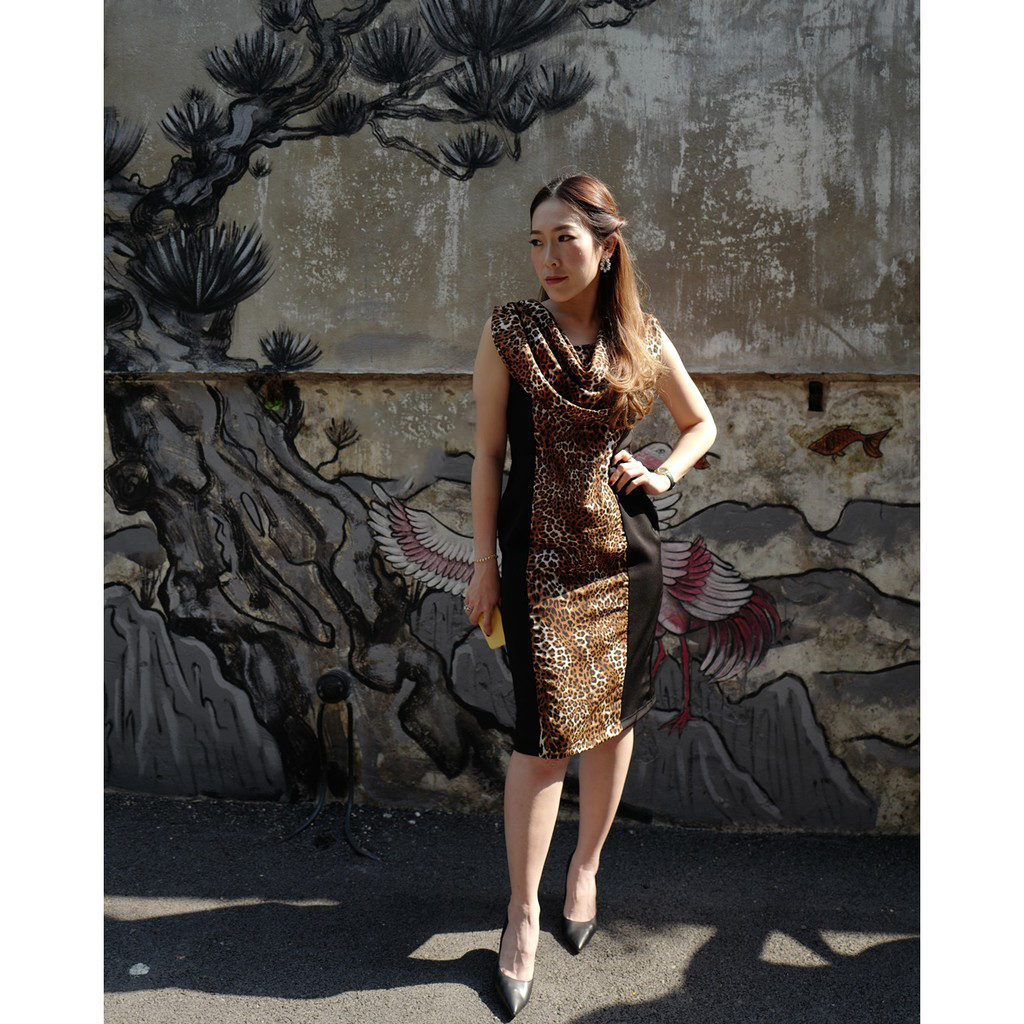 kudapy เดรสสั้นลายเสือแขนกุด สีน้ำตาล สีดำ กระโปรงทรงตรง ผ้ายืดหยุ่น