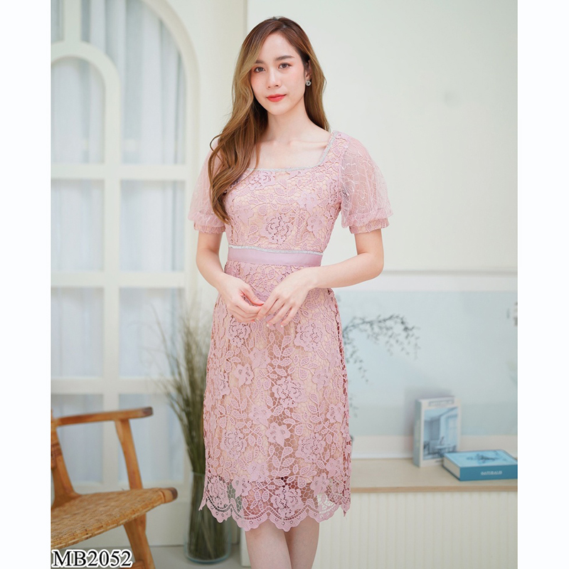 kudapy เดรสสั้นคอเหลี่ยมสีขาว/สีชมพู แขนตุ๊กตาผ้าลูกไม้ทั้งชุดสวยใส่สบายตัว