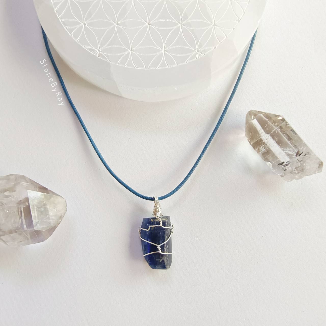 สร้อยคอเชือกจี้หินไคยาไนท์ Kyanite