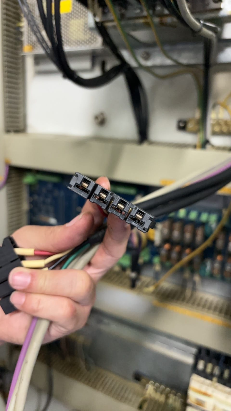 ซ่อม MITSUBISHI MDS-D-V2-4040 อาการเสียเปิดไม่ติด