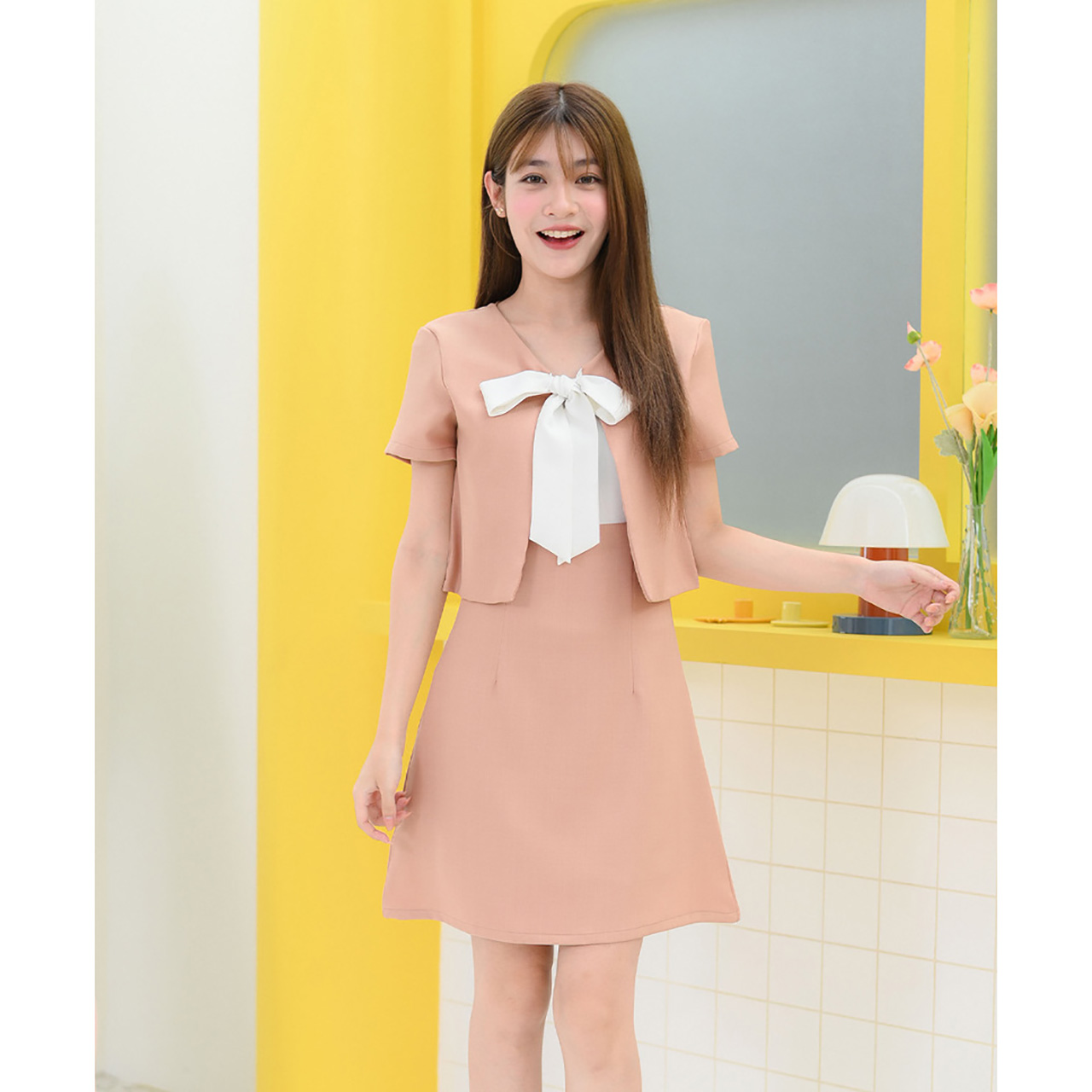 kudapy เดรสคอกลมแขนสั้น ตัดต่อสองชั้นเล่นสีทูโทนด้านในสีขาวออฟไวท์ แต่งโบว์น่ารัก
