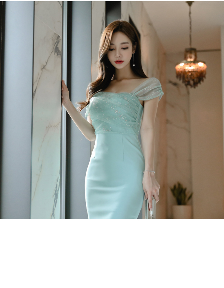 ชุดเดรสออกงานสีเขียวมิ้นท์ ตัวชุดผ้าโพลีเอสเตอร์ผสม