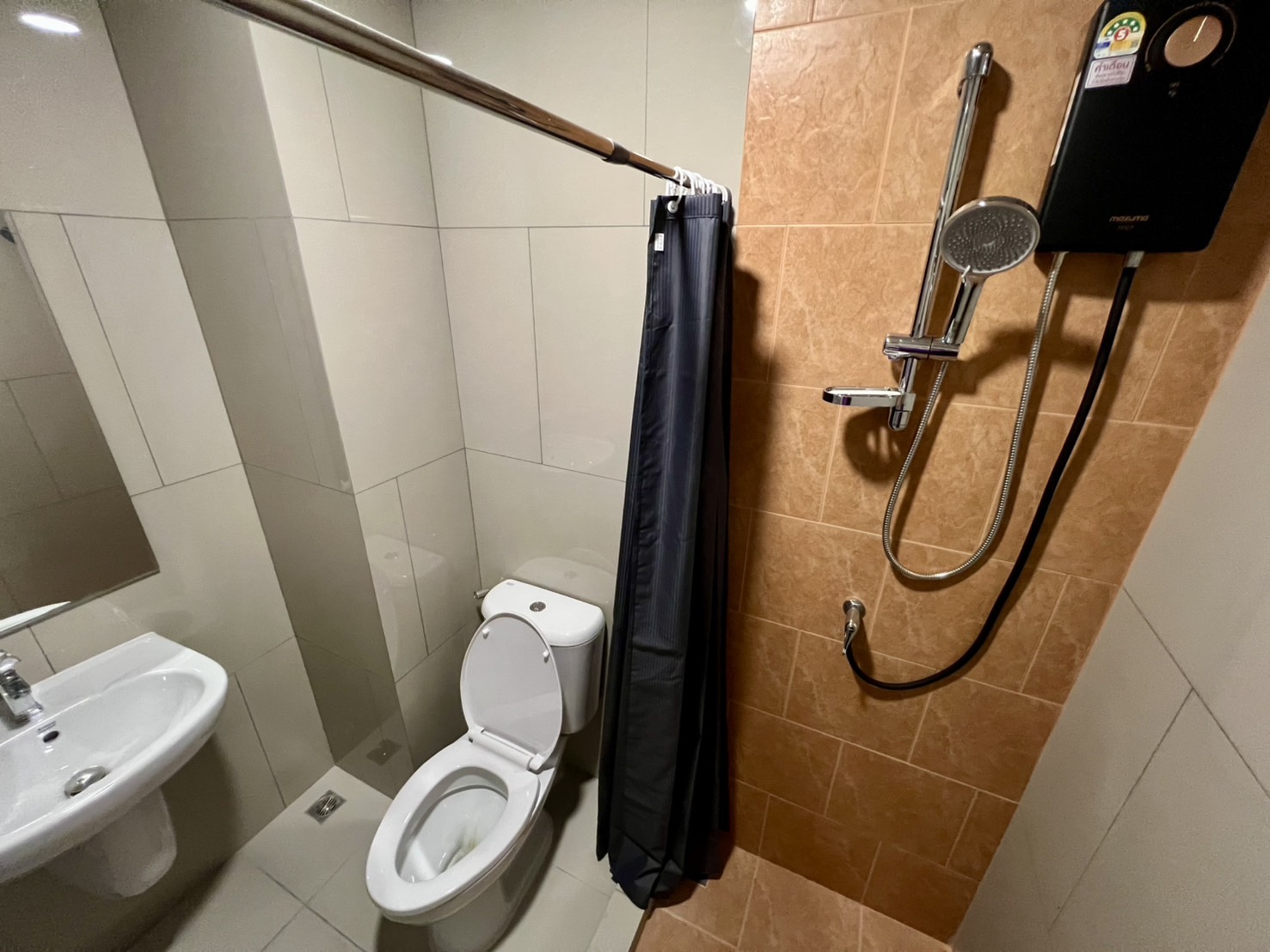 High Rise โซนพื้นที่ BTS วุฒากาศ ให้เช่าห้องแบบ 1ห้องนอน 1ห้องน้ำ คอนโด Rich Point @ BTS Wutthakat (ริชพอยท์ แอท บีทีเอส วุฒากาศ) ขนาดห้อง 26.5 ตรม. ชั้น 30