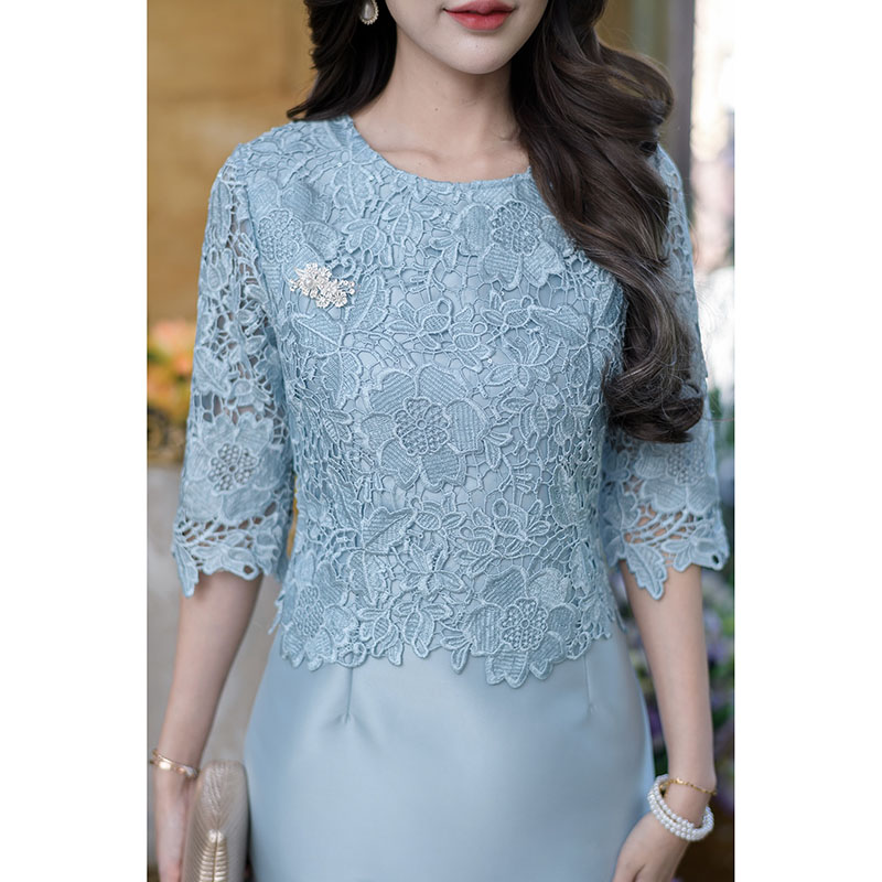 kudapy เดรสสั้นสีชมพู/สีฟ้า ผ้าไหมคลุมลุกไม้แขนศอก เนื้อผ้าทอลายแน่นๆ เป็นลูกไม้เงาปักเลื่อมเป็นเลื่อมใส่เม็ดเล็กมาก