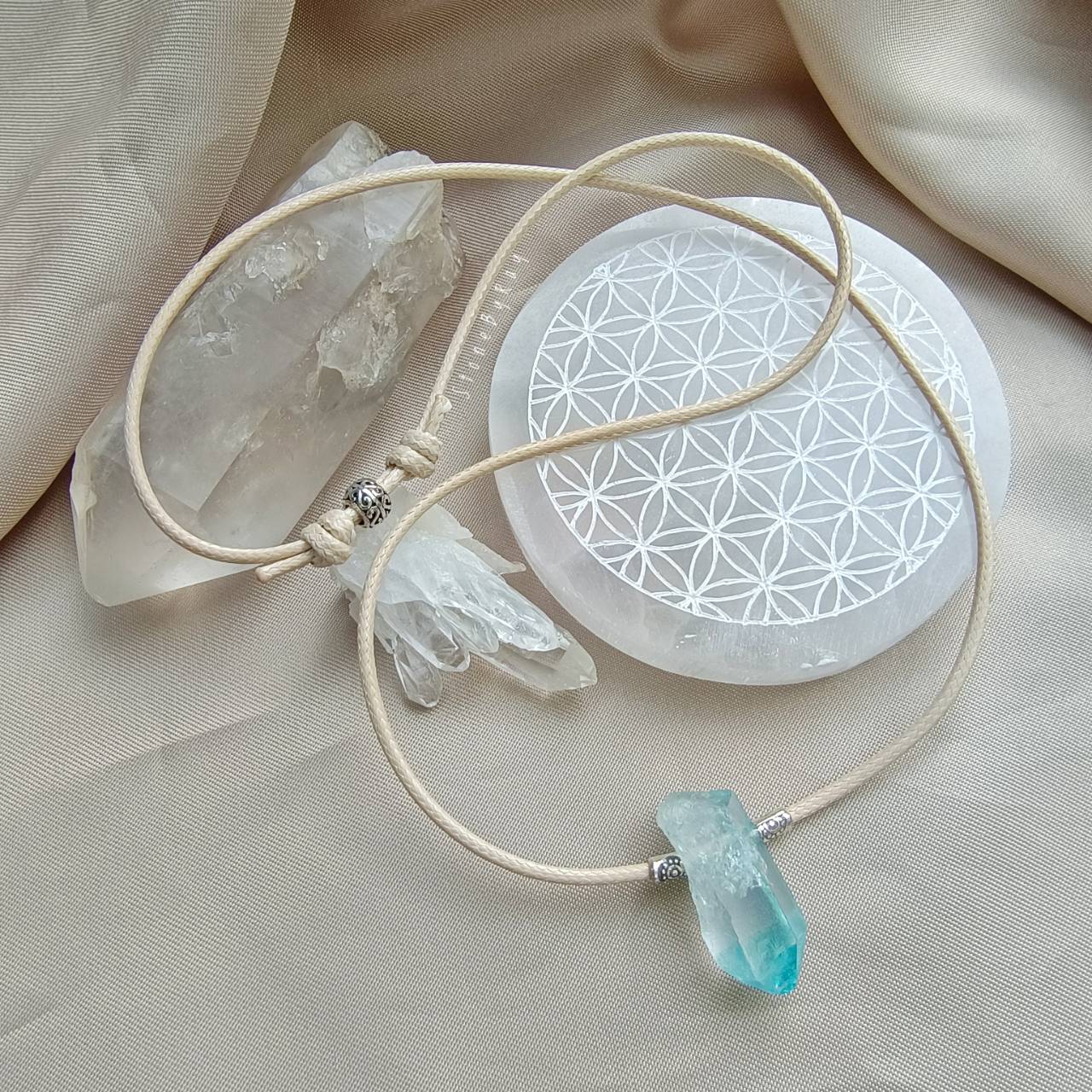 สร้อยคอเชือกจี้หินออร่าควอตซ์ผลึกธรรมชาติ Aura Quartz