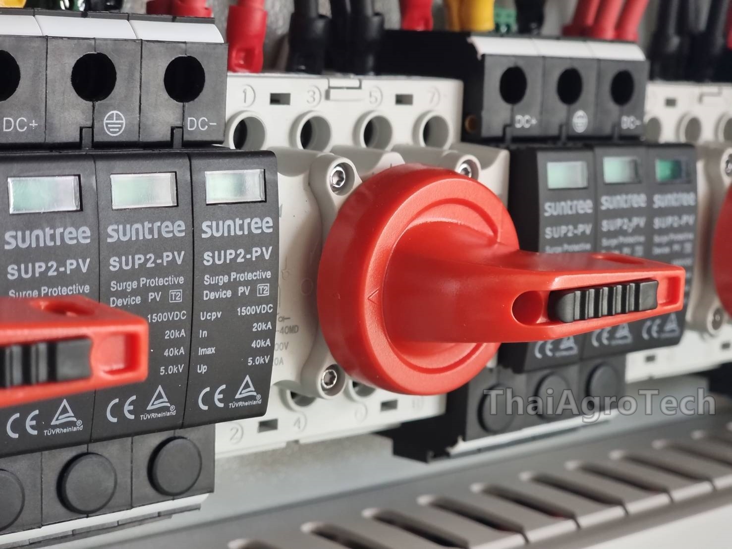 ตู้คอมบายเนอร์ DC Combiner Box 40kW-100kW DC 5string HV 1200Vdc ดีซีแรงดันสูง 5 สตริง สำหรับระบบโซล่าเซลล์