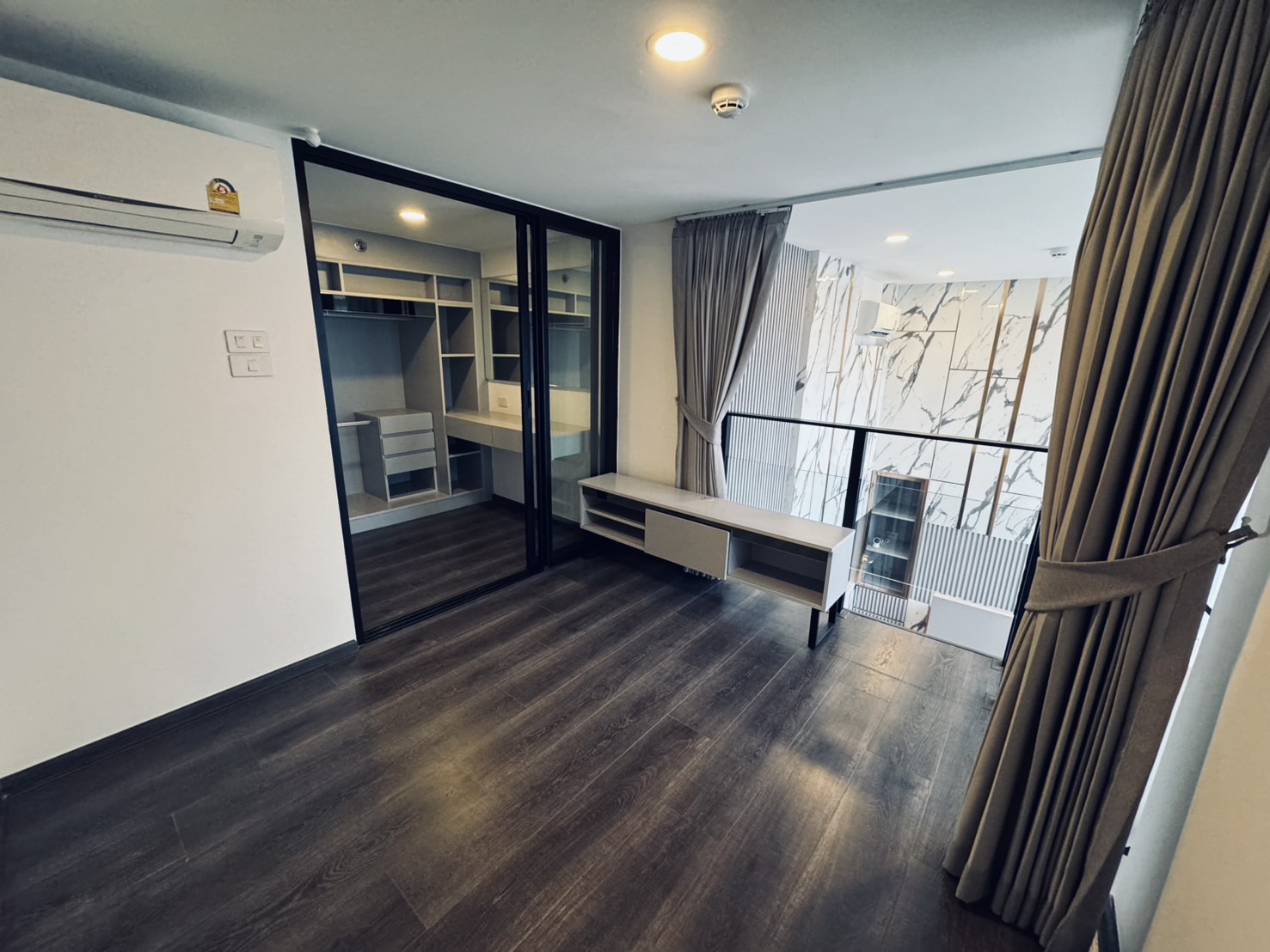 ให้เช่า (ไนท์บริดจ์ สเปซ รัชโยธิน) High Rise โซนพื้นที่ BTS พหลโยธิน 24 ห้องแบบ Duplex2ชั้น 25 1 ห้องนอน 1ห้องน้ำ