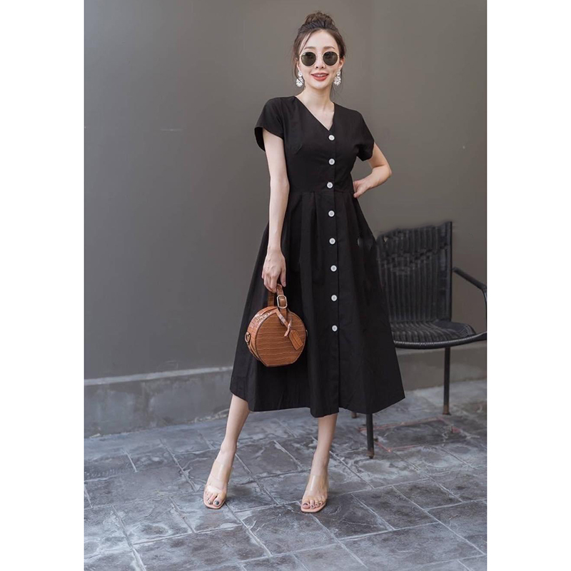 kudapy เดรสยาวคอวี สีพื้นดำ,ม่วย,ขาว คอวีกระดุมหน้า แต่งหลังเว้าเย็บจับจีบช่วงเอวงานสวยมาก