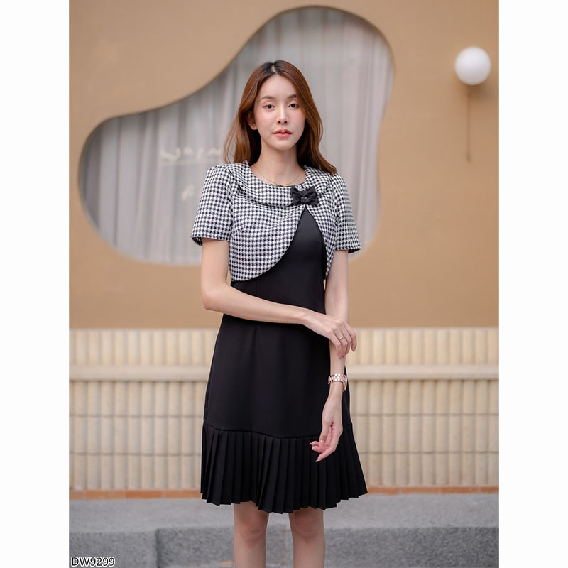 kudapy เดรสสั้นสีชมพู/สีดำ/สีกรม กั๊กโนริกระโปรงจีบระบาย คอบัว แต่งโบว์ตรงหน้าอกสวย ใส่สบาย