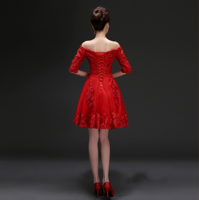 kudapy ชุดราตรีสั้นเปิดไหล่สีแดงเข้ม แขนสามส่วน ลายลูกไม้สวยมาก ดีเทลผูกเชือกด้านหลัง