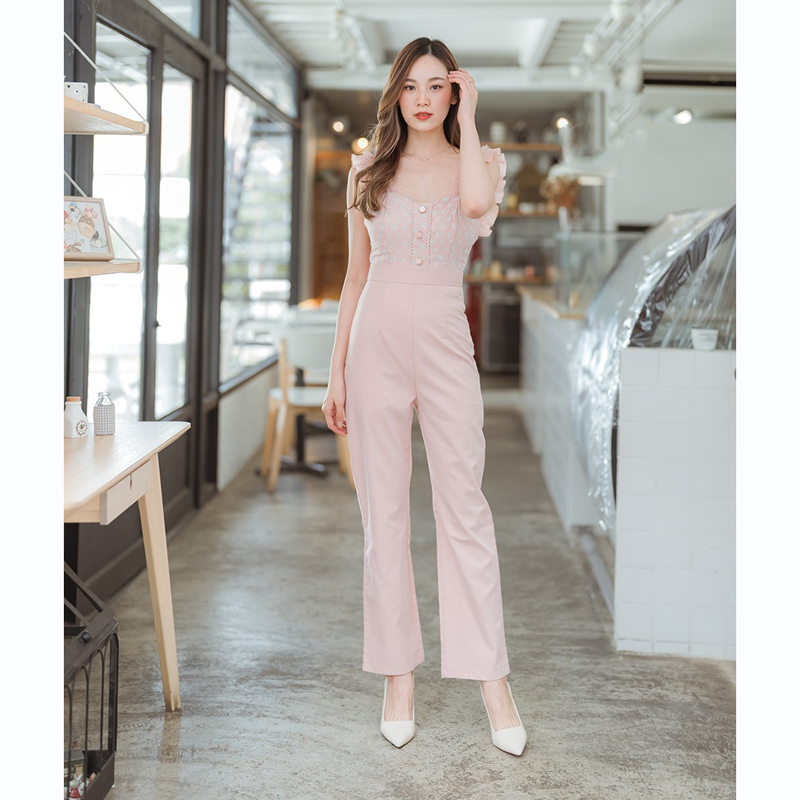 kudapy จั๊มสูทขายาวสีชมพู/สีเขียว สายเดี่ยวระบายแขนกุดลูกไม้สวยดูดี