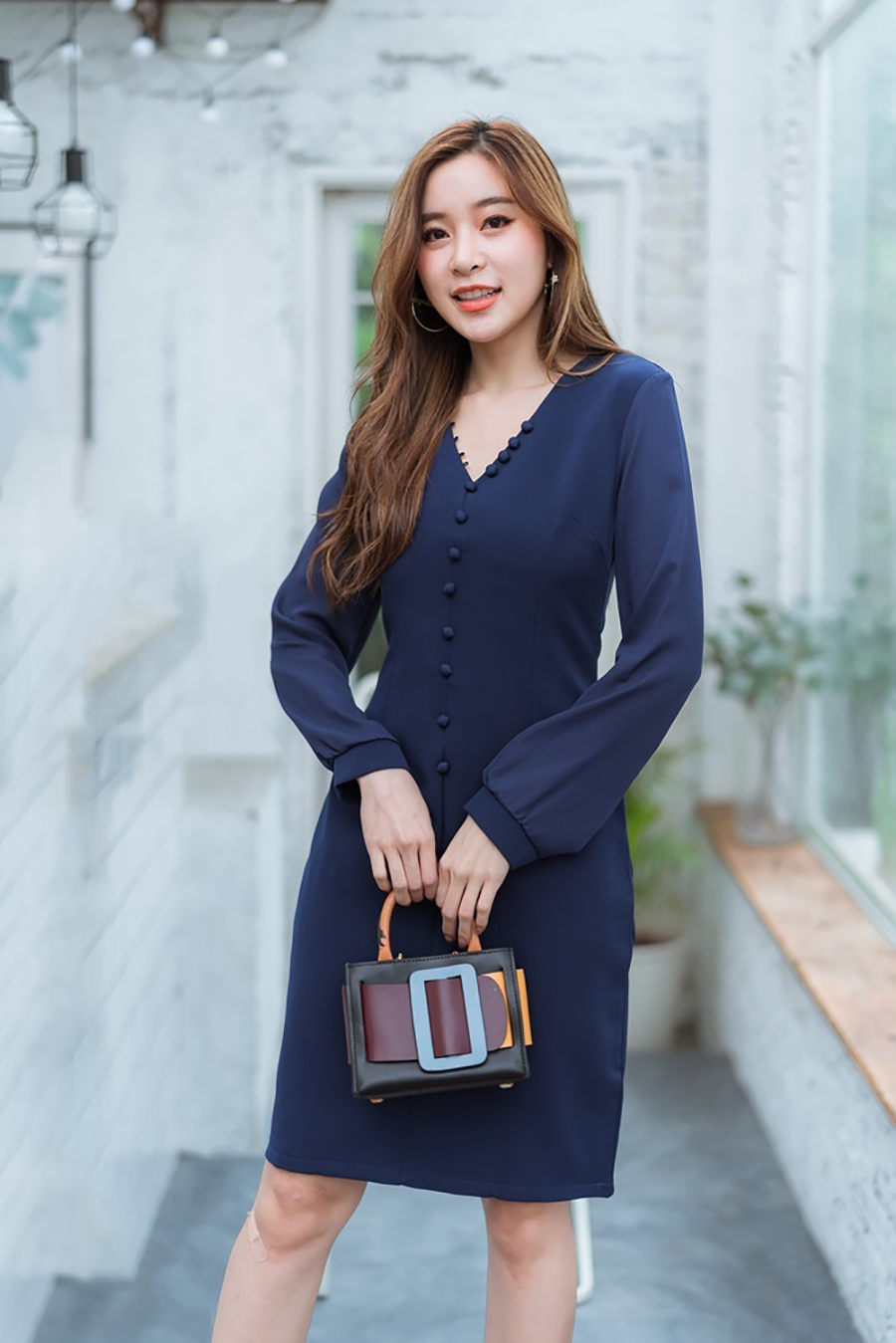 เดรสสั้นสีกรมท่า แขนยาว คอวี กระดุมหน้า S