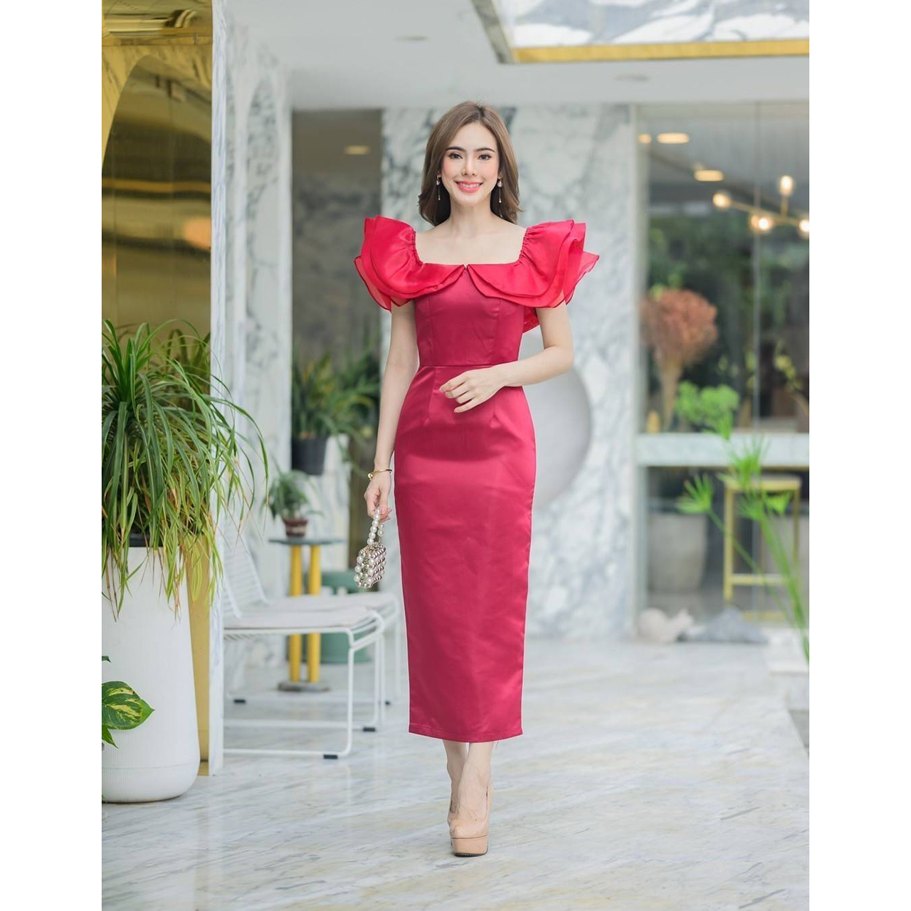 kudapy maxi เดรสยาวสีแดง/สีกรม ผ้าซาตินเกรดหนา ใส่เปิดไหล่คลุมไหล่ ใส่ออกงาน