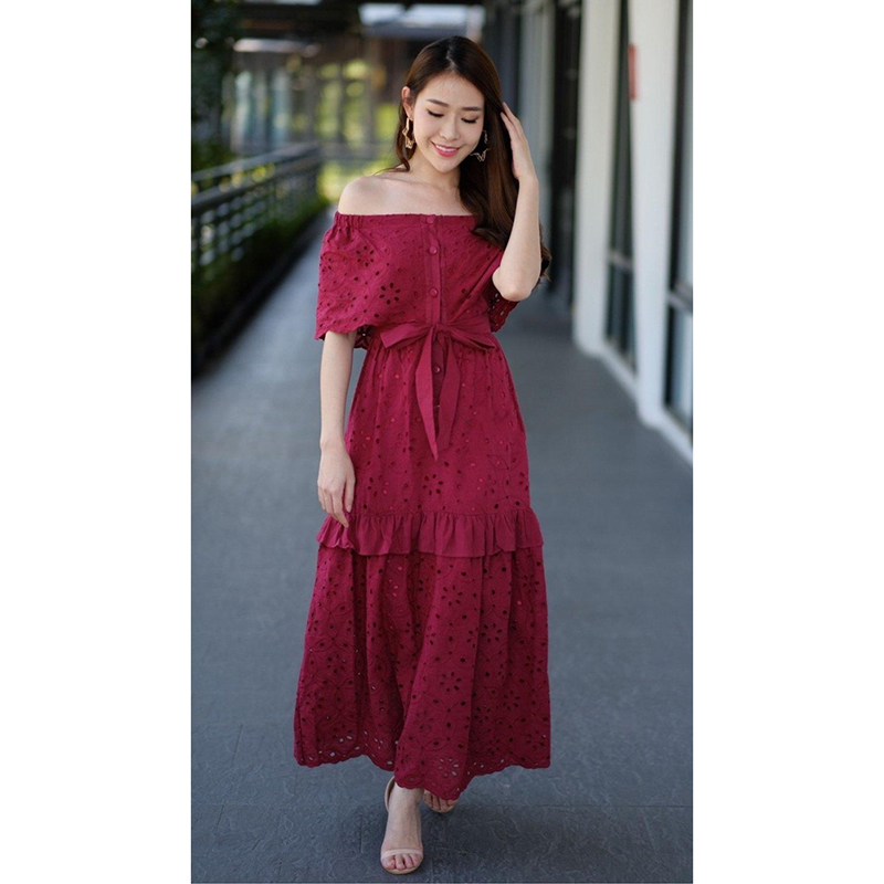 kudapy Maxi Dress ปาดไหล่ ลายลูกไม้ฉลุสีแดง สีโอรส ผ้าหนามากกก สีสวยขับผิวผ้าหนาทรงสวยเข้ารูป