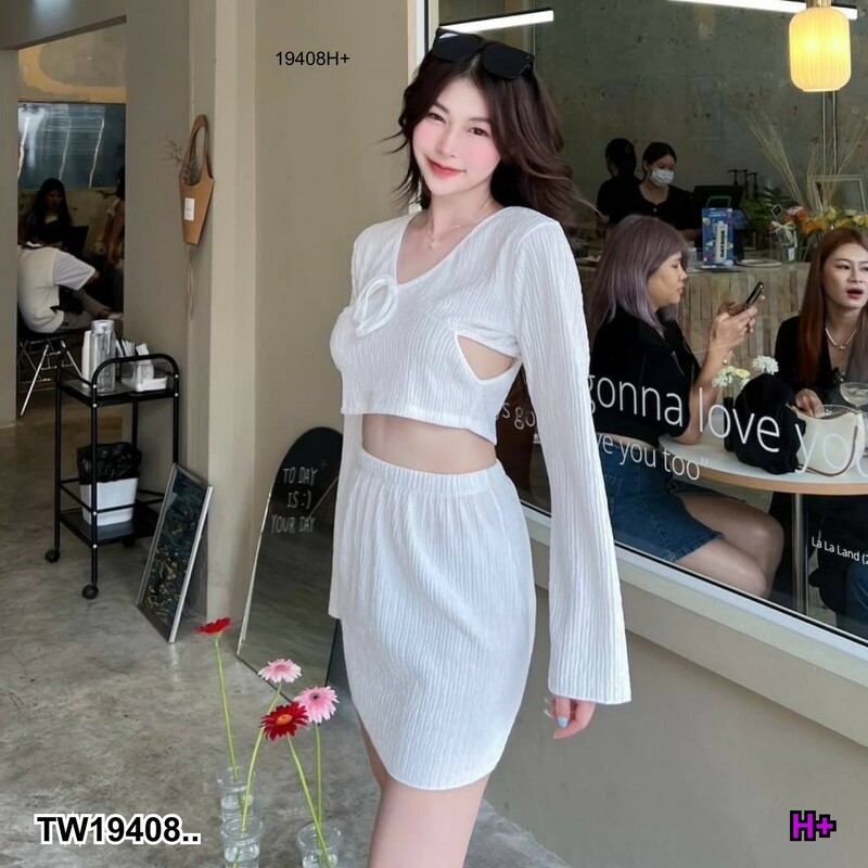 kudapy Set 2 ชิ้น เสื้อครอปแขนยาวเปิดด้านข้าง + กระโปรงสั้น ลุคไปทะเลsummer เที่ยวทะเลจัดเลยค่ะ