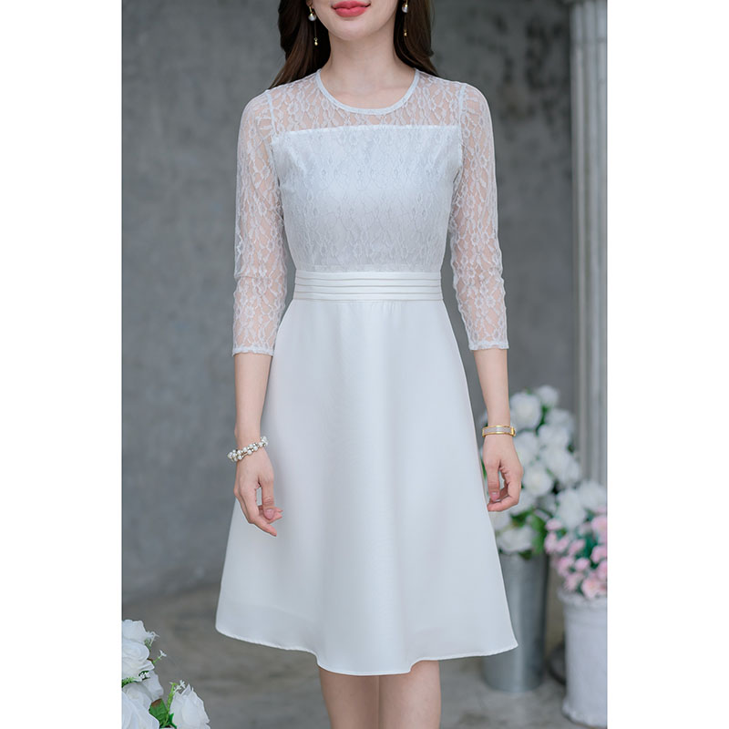 kudapy เดรสสั้นสีขาว/สีดำ ลูกไม้กระโปรงพื้น สวยหรูดูดี ผ้าลูกไม้ลายสวย ดีเทลตีเกล็ดชั้นรอบขอบเอวสวย