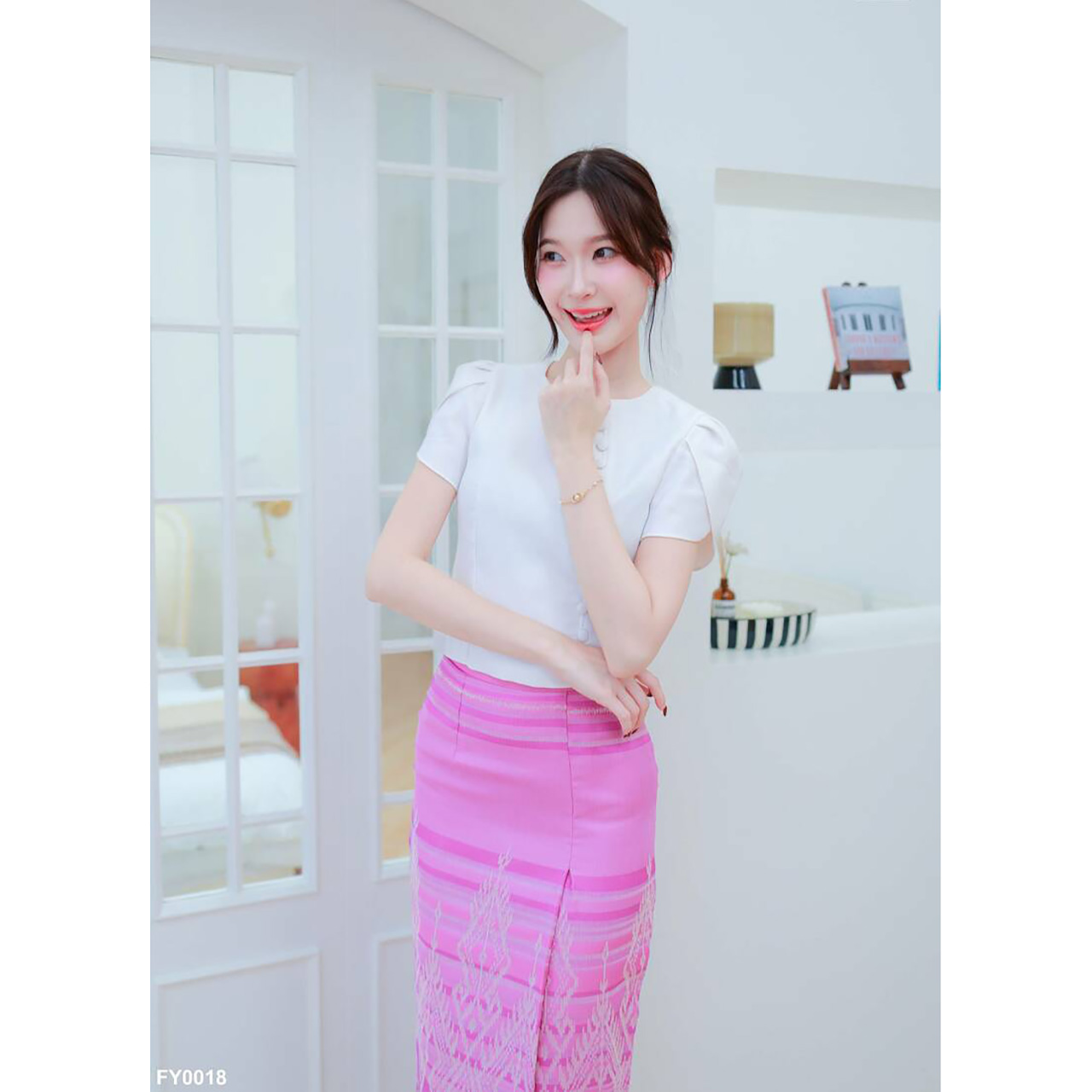 kudapy ชุดเซ็ทเสื้อผ้าไหมแต่งจีบตรวหัวไหล่ดูดี ผ้าถุงลายไทยสวยดูดีน่ารัก