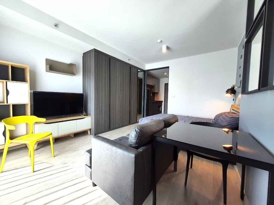 ให้เช่าคอนโด IDEO Ratchada - Sutthisan (ไอดีโอ รัชดา - สุทธิสาร) - ห้องเฟอร์พร้อมเครื่องใช้ไฟฟ้ามีเครื่องซักผ้า - การเดินทาง: 400 ม.จาก mrt สุทธิสาร