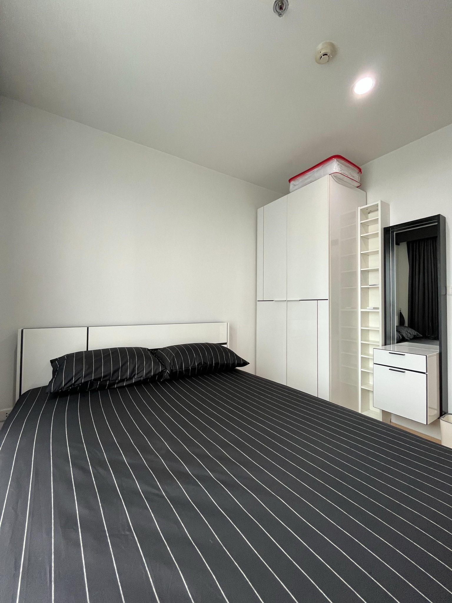 ให้เช่าคอนโด The Base Rama 9 – Ramkhamhaeng (เดอะ เบส พระราม 9 – รามคำแหง) โซน รถไฟฟ้า ARL รามคำแหง ห้องแบบ 1ห้องนอน / 1ห้องน้ำ / โซนครัวปิด ขนาดห้อง 30 ตรม. ชั้น 20