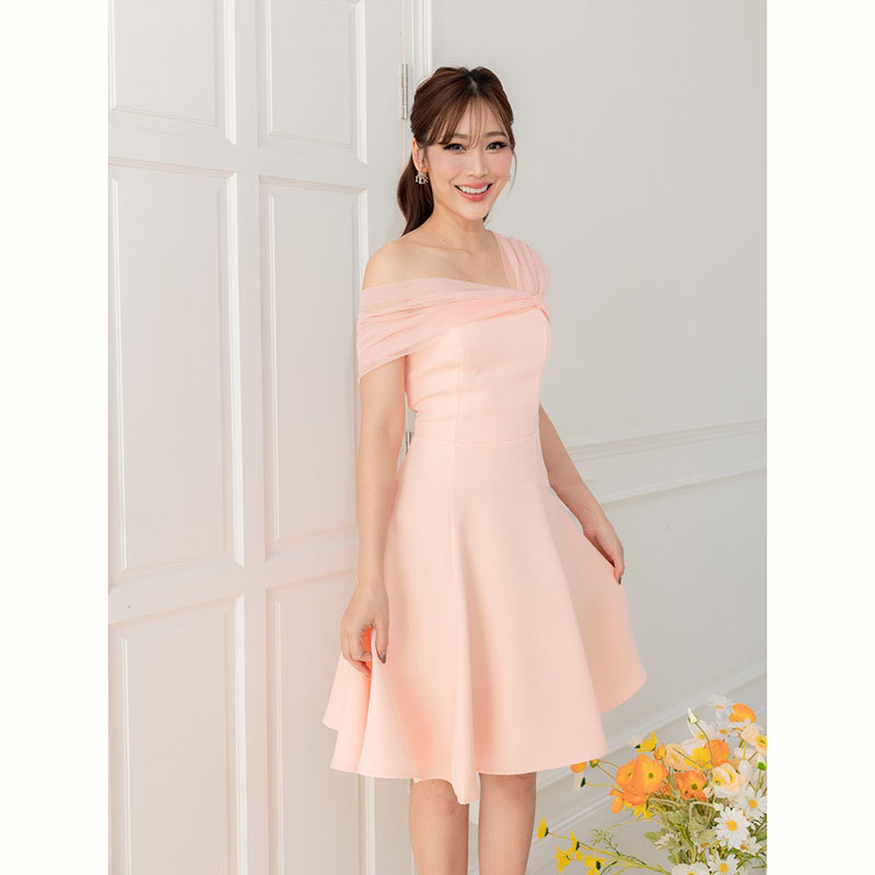 kudapy เดรสสั้นสีเขียว/สีฟ้า/สีกรม พรางช่วงแขนแบบดีงามไม่เยอะไป กระโปรงบาน ทรงน่ารักมาก แถมพรางสะโพกได้ด้วย