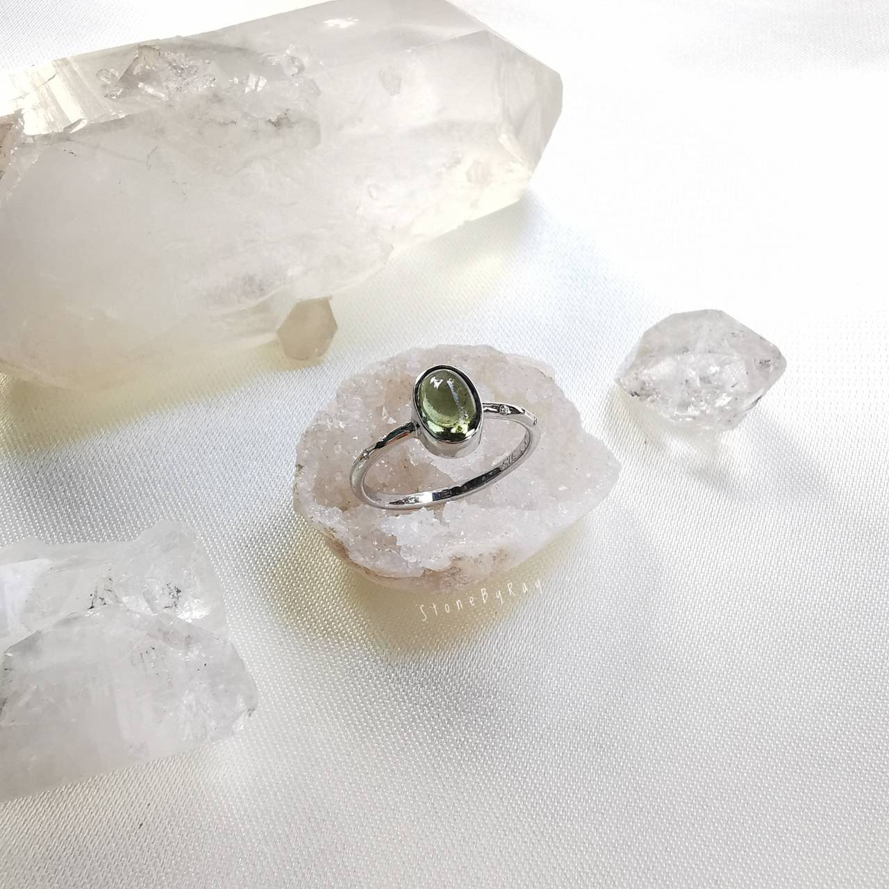 แหวนเงินสะเก็ดดาวโมดาไวต์(Moldavite)