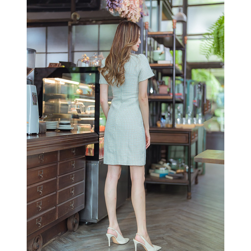 kudapy เดรสสั้นสีชมพู/สีเขียว/สีฟ้า ผ้าทอแต่งกระดุมมุก