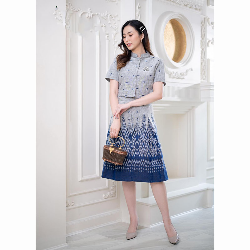 kudapy ชุดเซทสีเทา เสื้อทรงคอจีนกระดุมจริง ผ้าถุงทรงจีบทวิส สวยงามใส่ได้หลายโอกาส ผ้าฝ้ายทอลาย