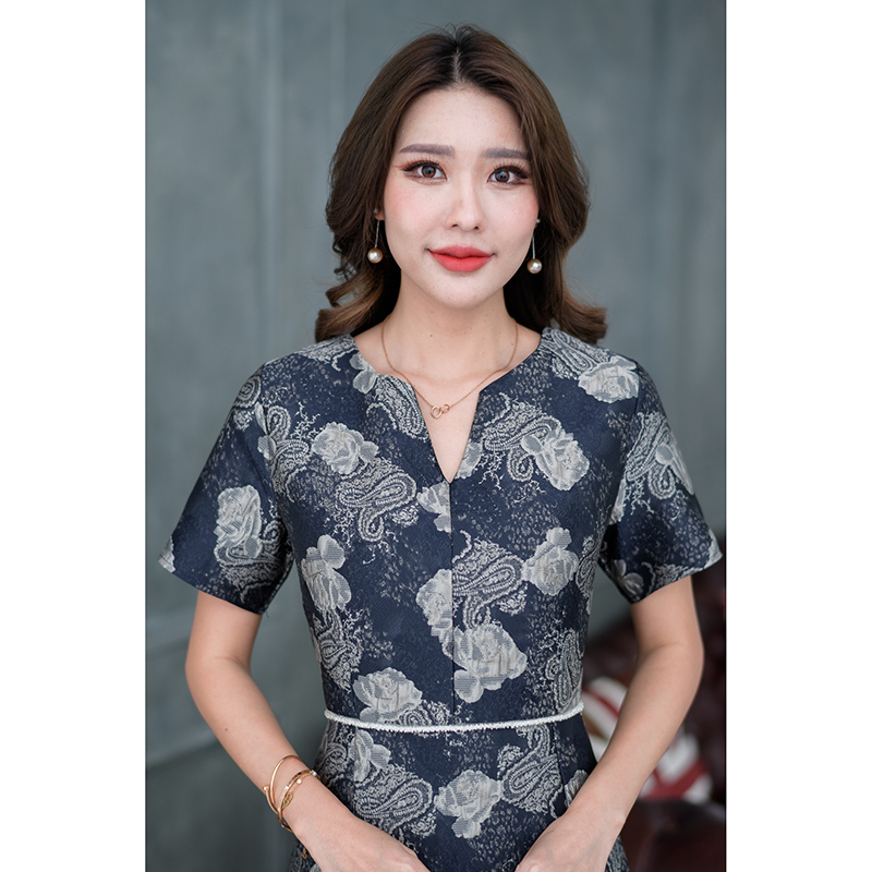 kudapy เดรสสั้นสีกรม/สีส้มเทา ผ้า jacquard ลายสวยมากๆ เนื้อผ้าดีไม่กระด้าง ดีเทลแต่งเอวด้วยลูกปัดสวยๆ มีซับในทั้งชุด ซิปหลัง