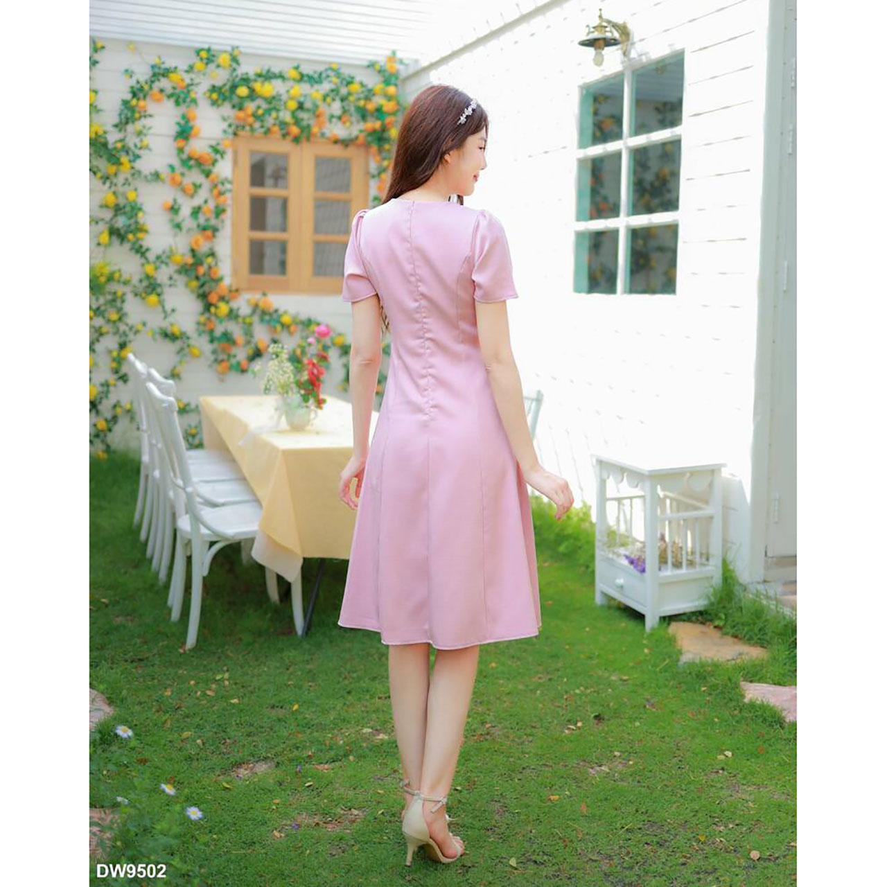 kudapy เดรสสั้น แขนสั้นคอกลมแต่งกระดุมซิปหลัง