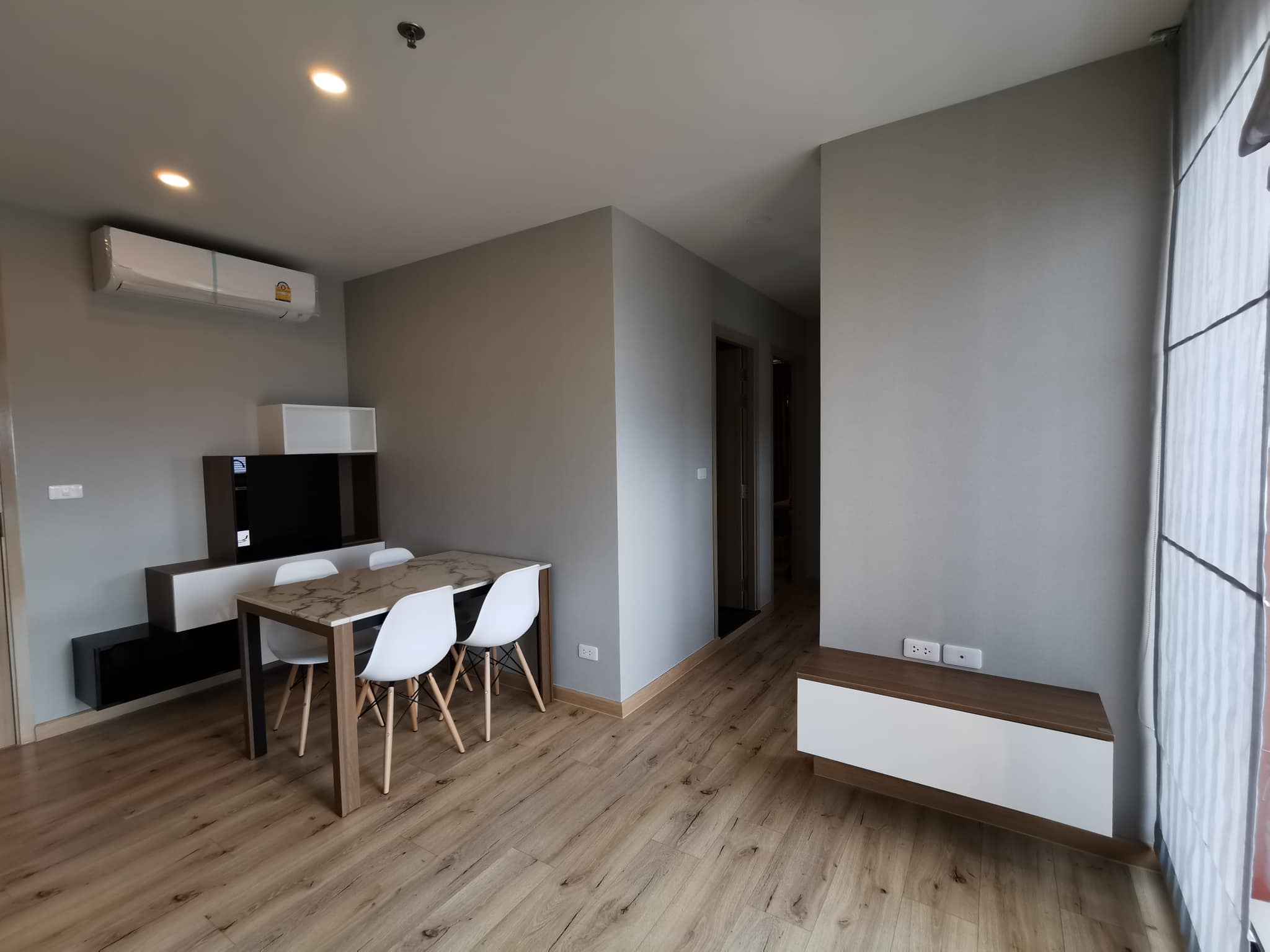 ปล่อยเช่าคอนโด Brix Condominium (บริกซ์ คอนโดมิเนียม) - ติดรถไฟฟ้า2ห้องนอนเฟอร์เครื่องใช้ไฟฟ้าครบครั้น - การเดินทาง: ติด MRT สถานี BTS สิรินธร