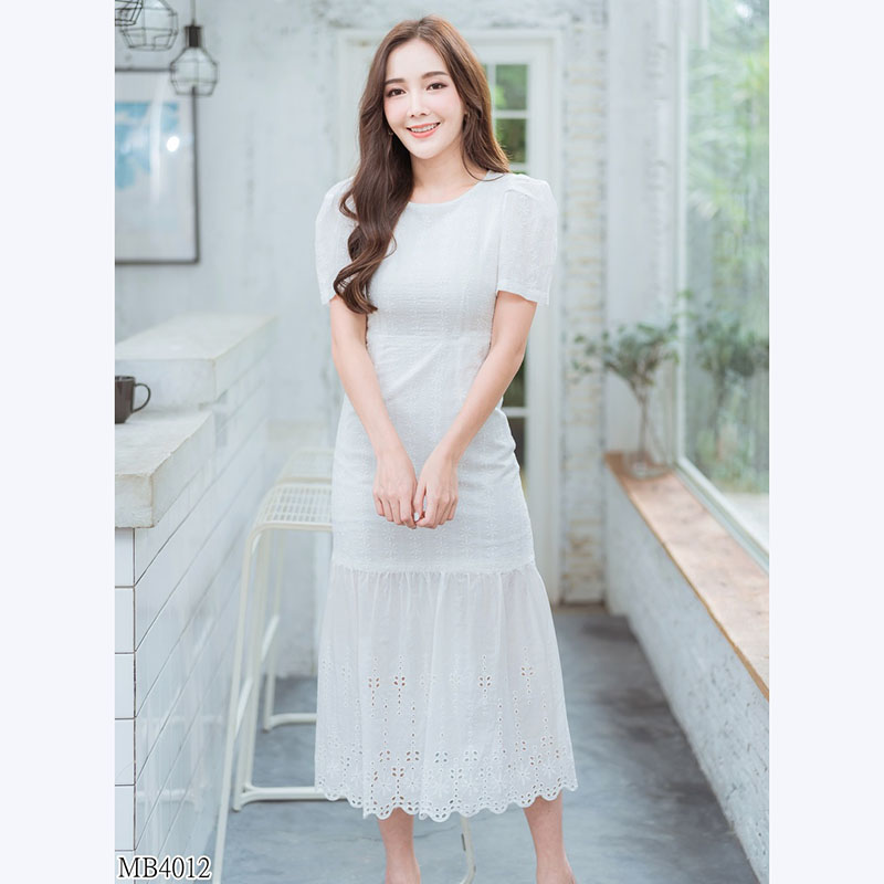 kudapy เดรสยาวคอกว้างสีชมพู แขนพองจั้มจับจีบ ผ้าฉลุเกาหลีสวยน่ารักดูดีมากๆ