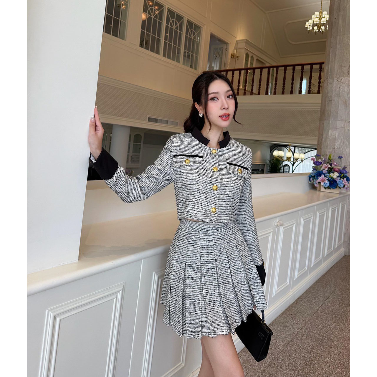 kudapy เซ็ทเสื้อแขนยาว แต่งกระเป๋าหลอก2 ข้างกระดุมจริงสีทอง คอเสื้อและปลายแขนเป็นผ้ากำมะหยีอย่างดีน