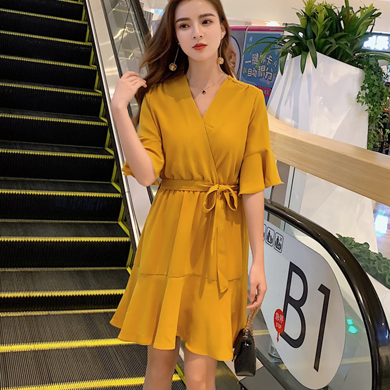 kudapy ชุดเดรสสีเหลือง ผ้าคอตตอนผสม คอวี แขนเสื้อทรงระบาย