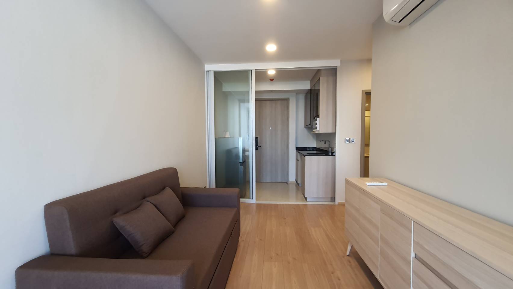 ให้เช่าห้องแบบ 1ห้องนอน 1 ห้องอเนกประสงค์ (สามารถปรับเป็นห้องนอนหรือห้องทำงานได้) 1ห้องน้ำ โซนพื้นที่ BTS ทองหล่อ คอนโด Chewathai Residence Thonglor (ชีวาทัย เรสซิเดนซ์ ทองหล่อ) Low Rise ขนาดห้อง 50 ตรม. ชั้น 8