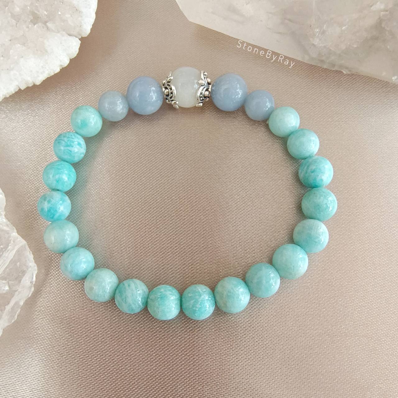 สร้อยข้อมือหินอมาโซไนท์กับแองเจิลไลท์และมูนสโตน