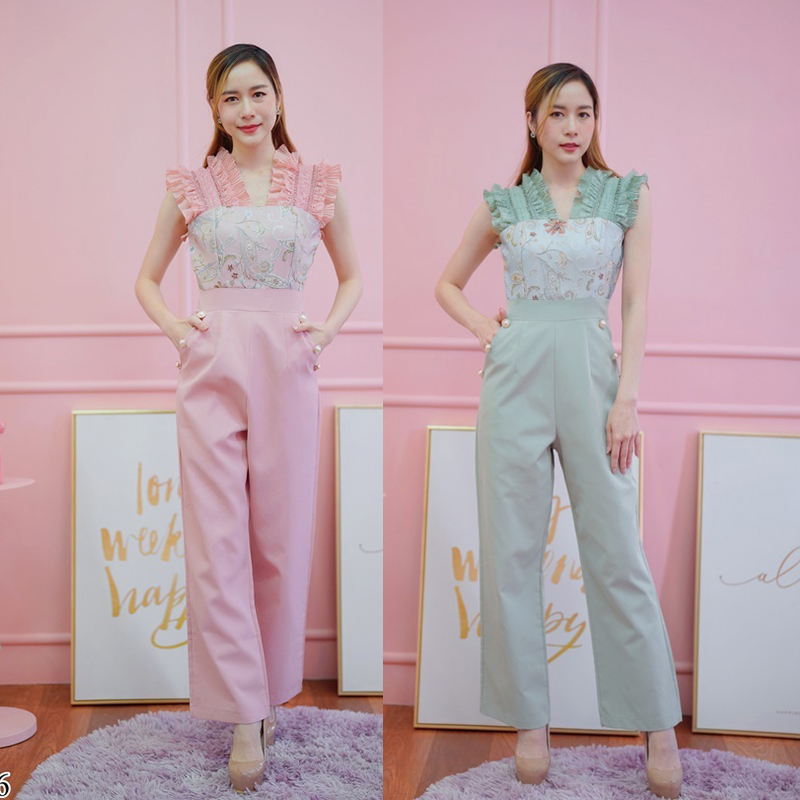 kudapy จั๊มสูทขายาวสีชมพู/สีเขียว แขนกุดระบาย ลายกลีบดอกไม้หน้าอกสวยใสดูดีมากๆ
