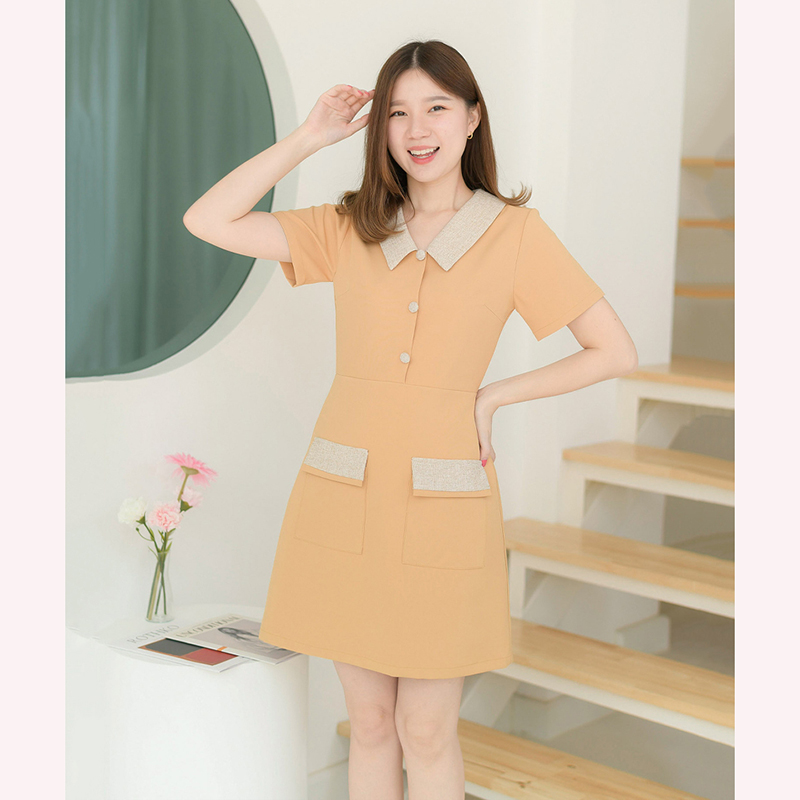 kudapy เดรสสั้นสีเทาฟ้า/สีครีมเข้ม/สีดำ/สีชมพูอ่อน คอปกแขนสั้น แต่งปกและฝากระเป๋าด้วยผ้าชาแนลโทนสีแมทช์กับชุด