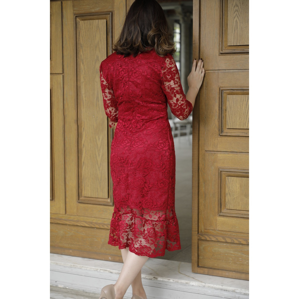 kudapy เดรสสั้นลูกไม้สีแดงไวน์ แขนสี่ส่วน ผ้าลูกไม้ ซิบหลัง ซับในทั้งตัวค่ะ