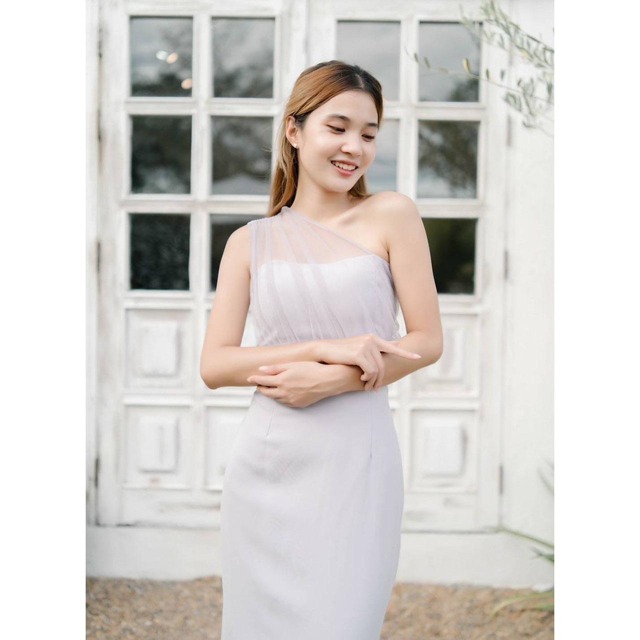 kudapy ุดออกงาน เดรสยาว บ่าเดี่ยวเกาะอก แต่งผ้าsoft net สวยหวานมินิมอล