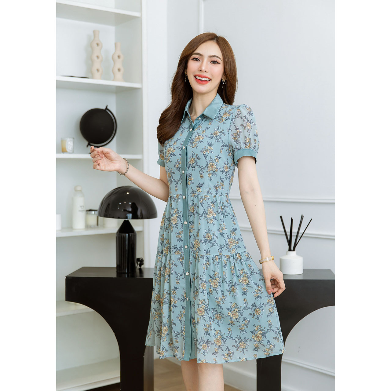 kudapy เดรสสั้นสีดำ/สีเขียวมิ้นท์ คอปกกระดุมหน้า ผ้าชีฟองลายดอกสวย แพทเทิร์นสวยเก๋ ใส่ง่ายๆ เป็นชุดเปิดกระดุมด้านหน้า สวยงานดี