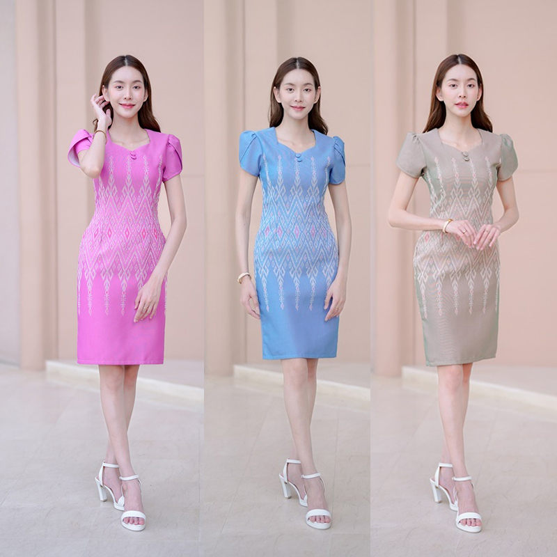kudapy เดรสสั้นสีฟ้า/สีเขียว/สีชมพู ผ้าทอลายสวยๆ คอหัวใจ แขนกลีบบัว แต่งกระดุมปั๊มทรงสอบ สวยปังสุดๆ