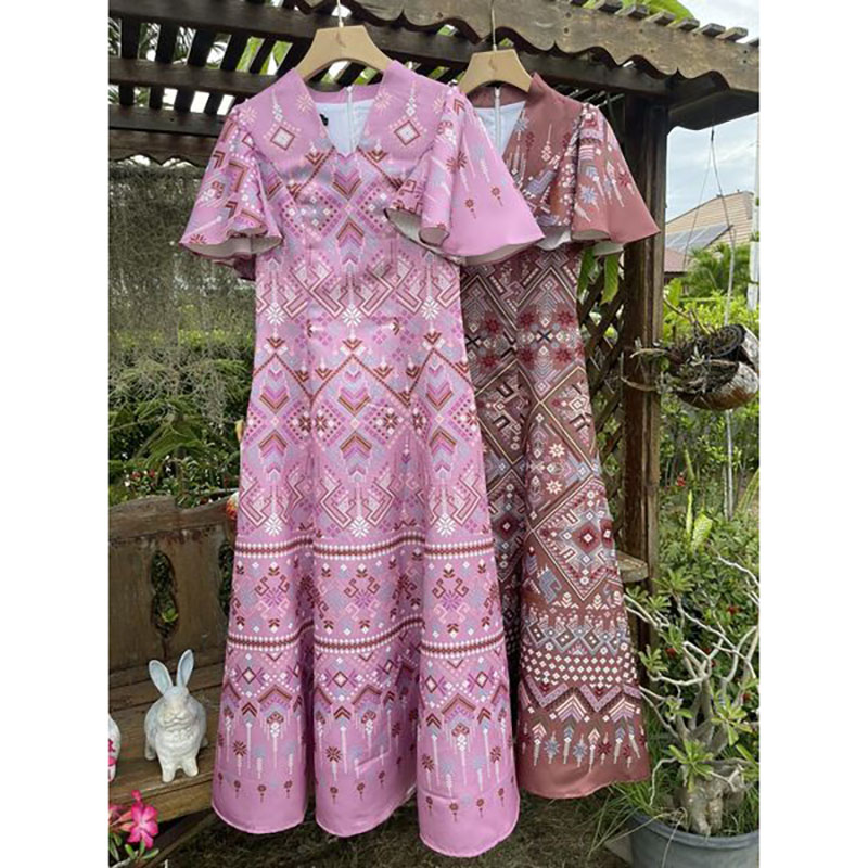kudapy เดรสยาวสีชมพู/สีน้ำตาล เนื้อผ้าเป็นผ้าไหมญี่ปุ่มเนื้อละเอียดพิมพ์ลายแพรวาสุดพรีเมี่ยม มีซับในทั้งชุด ผ้าไม่บาง มีน้ำหนัก
