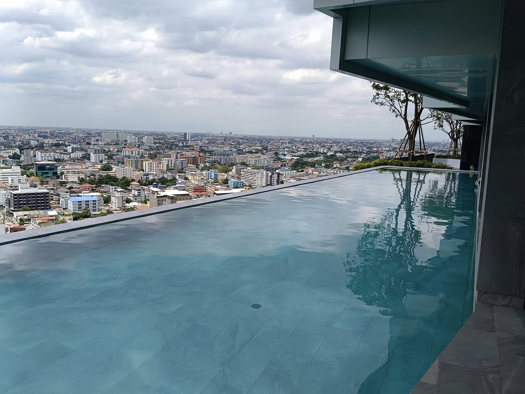 ให้เช่าคอนโด SOHO Bangkok Ratchada (โซโห แบงค็อก รัชดา) - ตกแต่งเฟอร์ครบห้องใหม่ยังไม่เคยมีผู้เช่า - การเดินทาง: MRT ห้วยขวาง