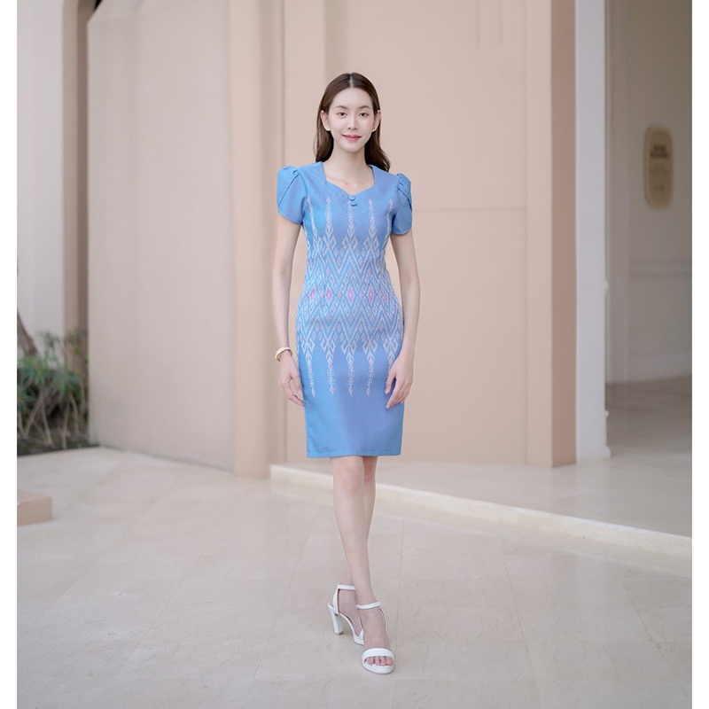 kudapy เดรสสั้นสีฟ้า/สีเขียว/สีชมพู ผ้าทอลายสวยๆ คอหัวใจ แขนกลีบบัว แต่งกระดุมปั๊มทรงสอบ สวยปังสุดๆ