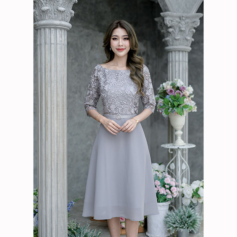 kudapy เดรสสั้นสีชมพู/สีเทา ลูกไม้เงาทรงแขนศอก ด้านบนเป็นผ้าลูกไม้เงาเนื้อดี ช่วงกระโปรงเป็นผ้าชิฟฟ่อนพริ้วๆ ทรงบานเล็กน้อยกำลังสวย