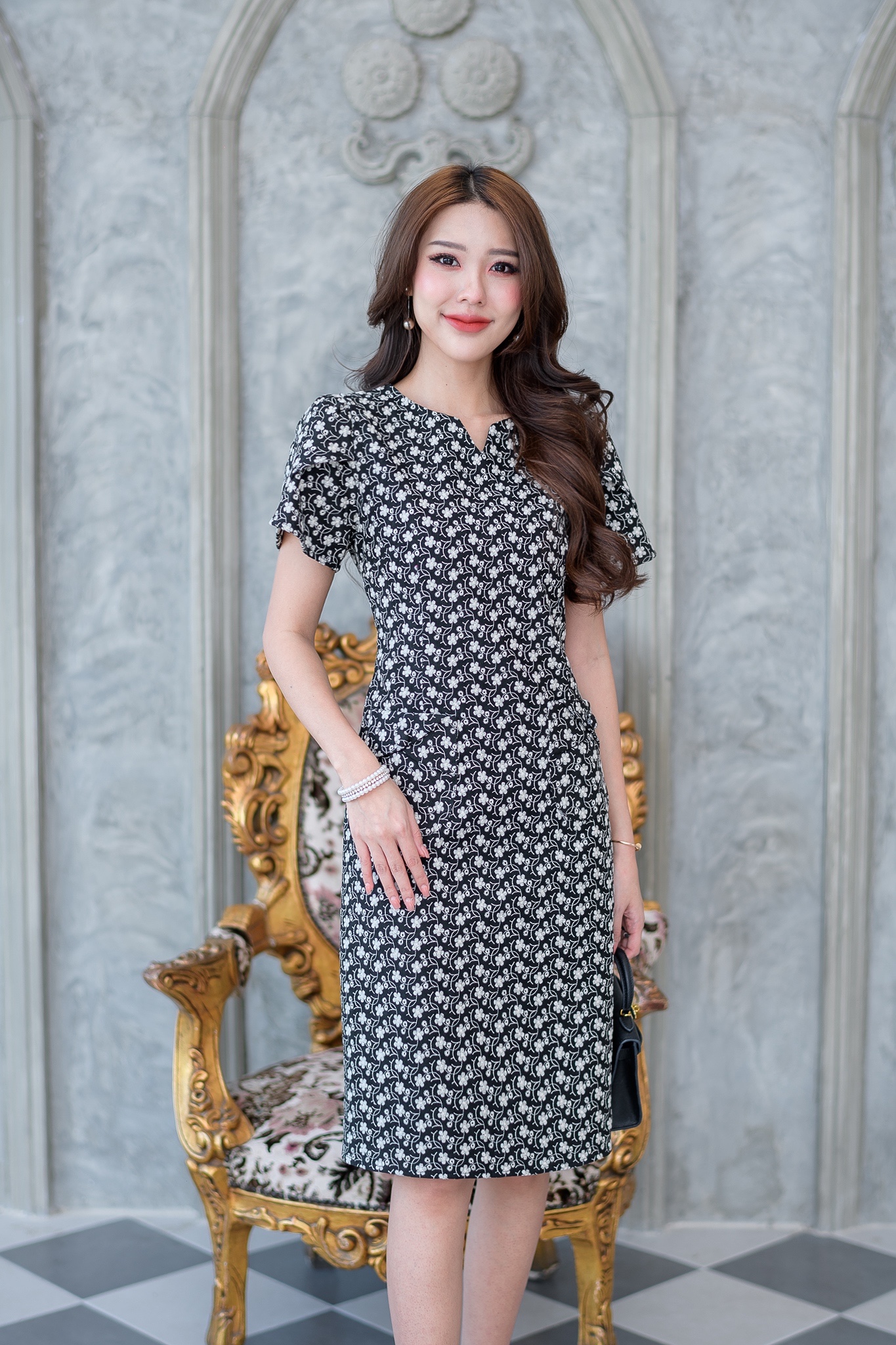 kudapy เดรสสั้นสีชมพูอมส้มปูน/สีเทา/ สีฟ้า มีกระเป๋า 2 ข้าง แต่งดีเทลที่แขน เนื้อผ้าจะค่อนข้างหนา